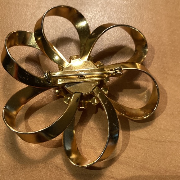 ✨ FREE WITH PURCHASE OVER $30 Flower Brooch ✨ - Picture 3 of 5